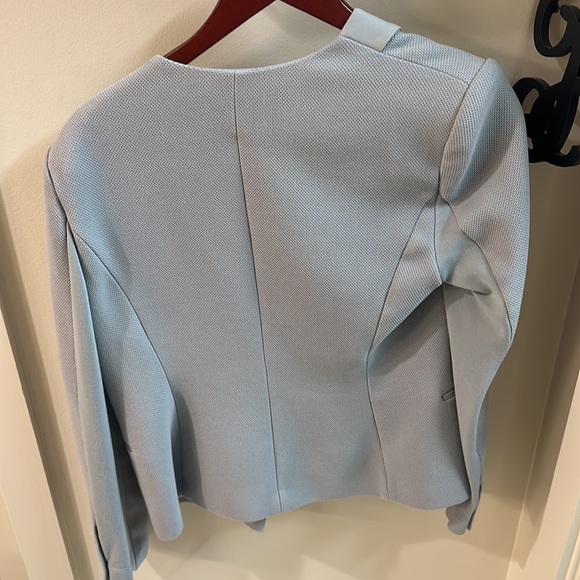 Blazer - Picture 4 of 4